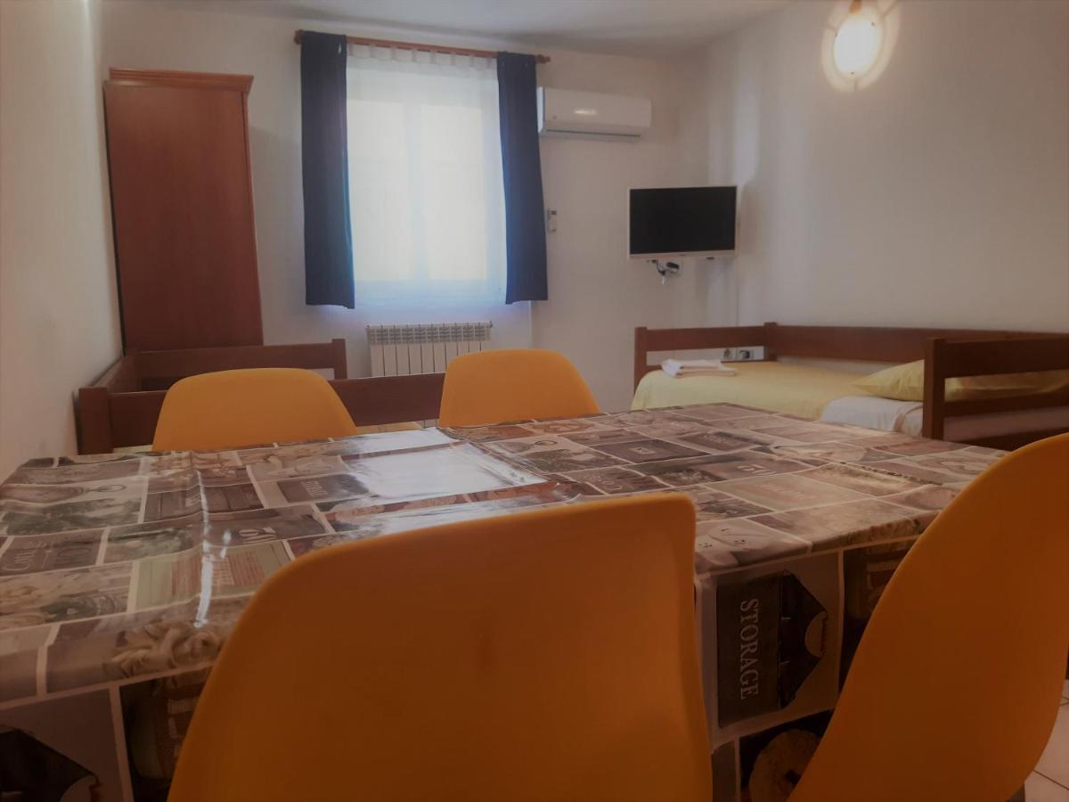 Apartments Barbara Gregovica Пула Екстериор снимка
