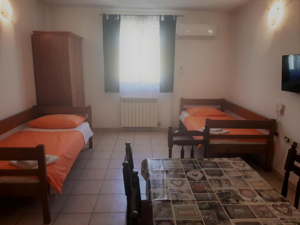 Apartments Barbara Gregovica Пула Екстериор снимка
