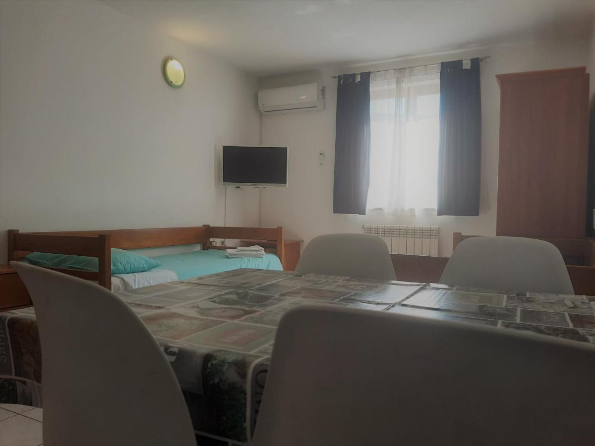Apartments Barbara Gregovica Пула Екстериор снимка