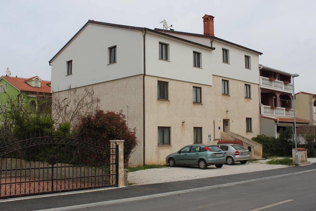 Apartments Barbara Gregovica Пула Екстериор снимка